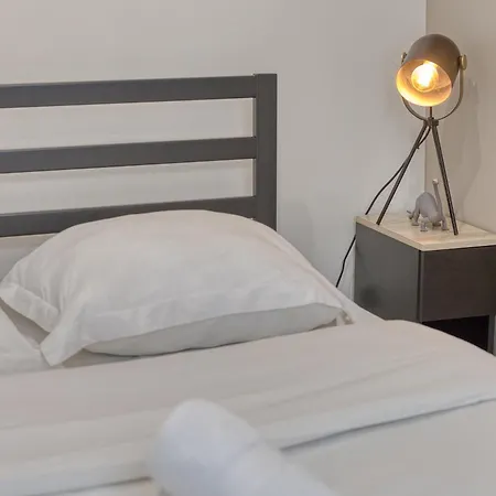Design Flat & Parking - Paris Access 13 Min * 생드니